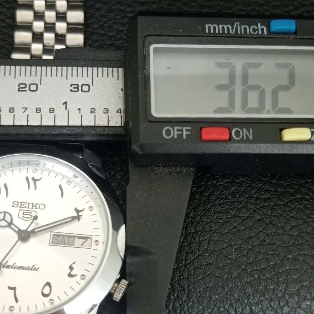Vintage 1983 Seiko Automatic Mens Silver Watch W/daydate & Black accents